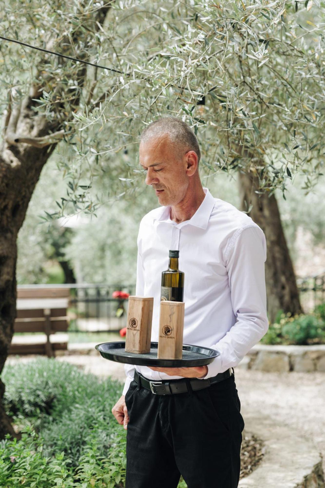 Olive Queen Rustic Estate Bar Bagian luar foto