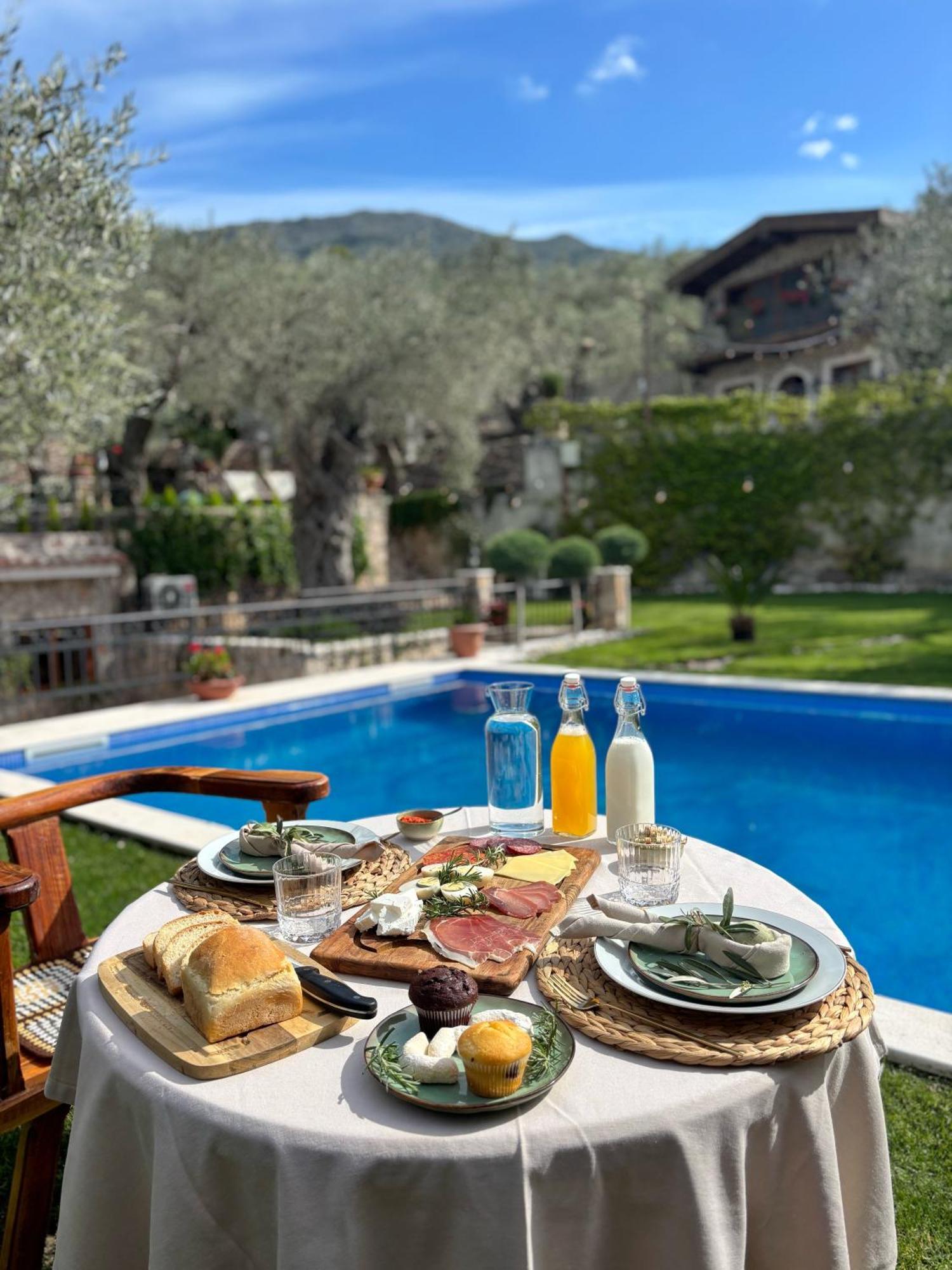 Olive Queen Rustic Estate Bar Bagian luar foto
